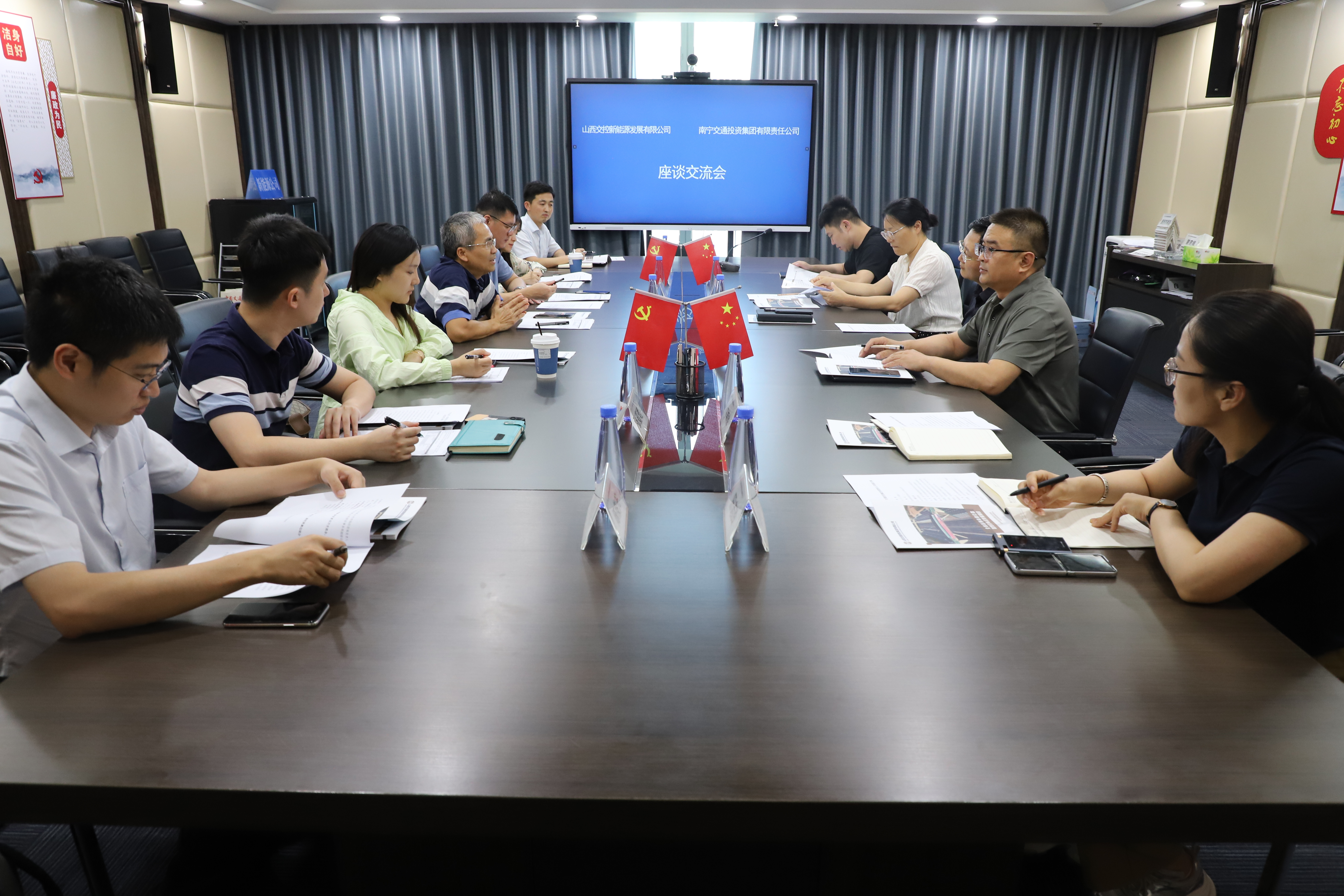 【企業(yè)動態(tài)】南寧交投集團副總經理馬衛(wèi)然帶隊赴山西交控新能源公司考察高速公路光伏項目